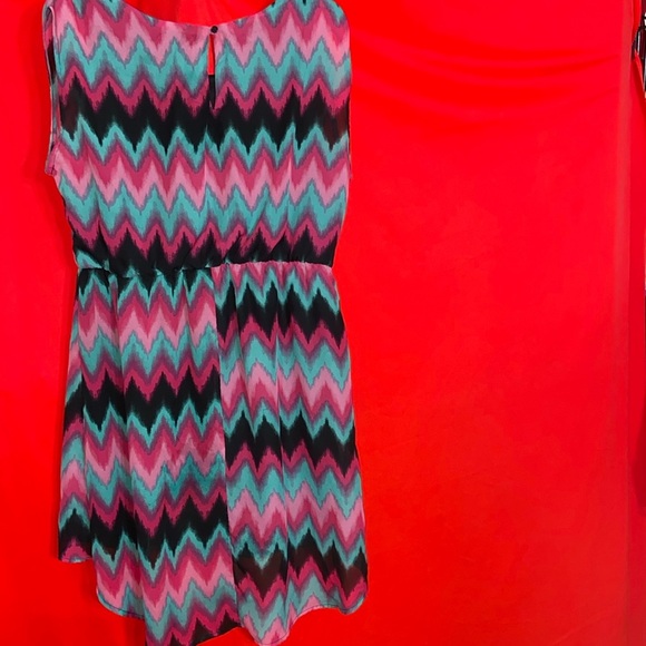 No Boundaries Bright Chevron Print Sleeveless Dress. - Picture 2 of 5